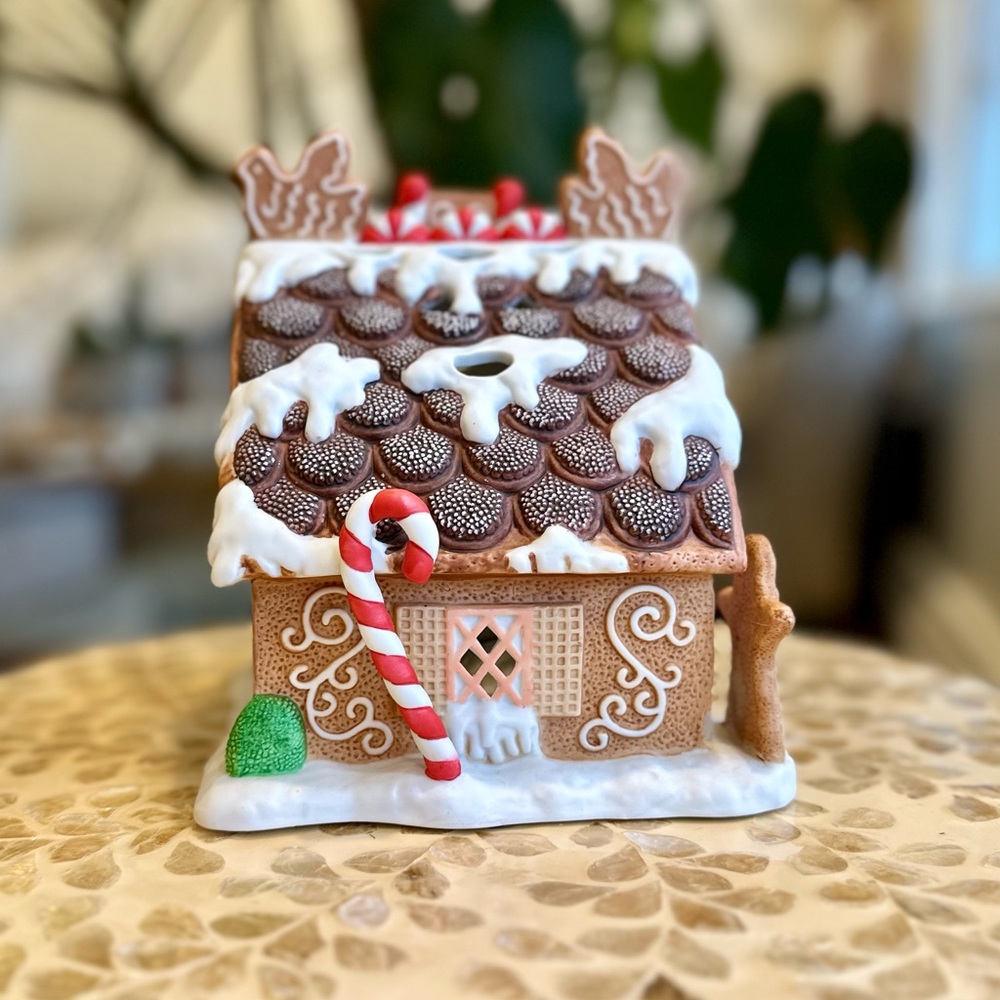 NWT Ceramic Gingerbread Christmas Holiday Tealight House - Picture 10 of 13
